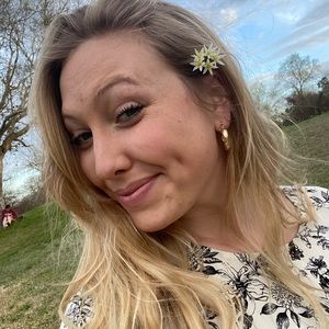 Meet your Posher, Caroline